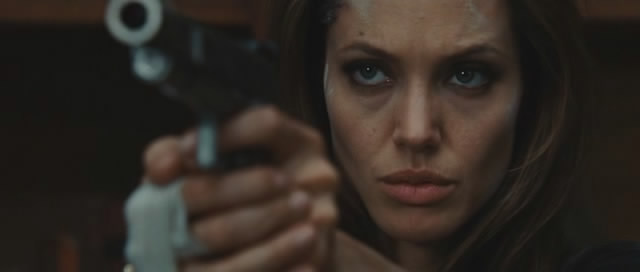 snapshot20090208132645 Angelina Jolie shows off her gun.