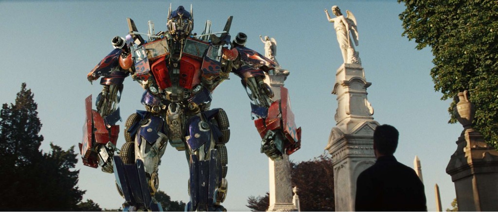 transformers_revenge_of_the_fallen_006 Optimus comes to Sam for help.