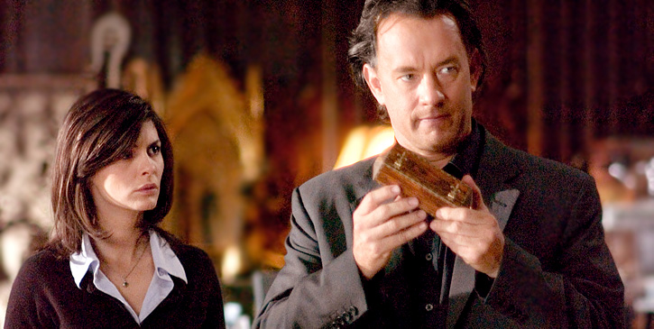 Sophie Neveu (Audrey Tautou) and Robert Langdon (Tom Hanks) try to solve a mystery... 
