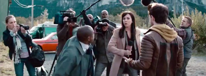 What we'd all like to see from the paparazzi. Punch on, bitches!