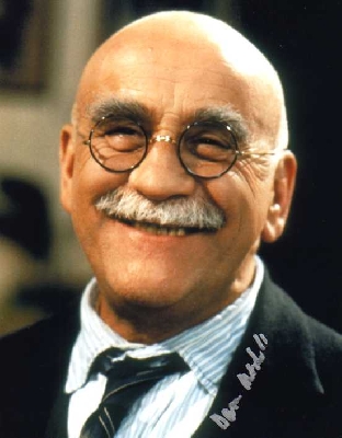 warren-mitchell-03
