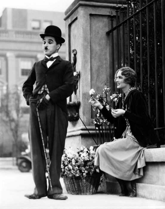 00-holding-city-lights-charlie-chaplin-1931