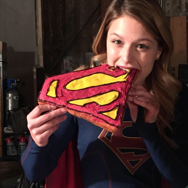 Melissa-Benoist-Supergirl-Cake