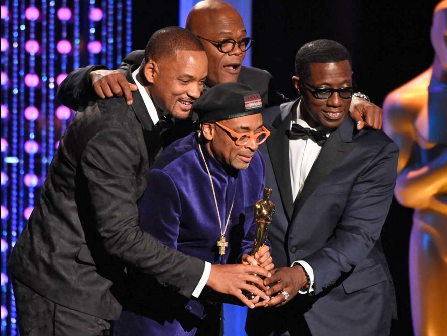 Spike Lee (C) with his Honorary Oscar, together with Will Smith (L), Samuel L Jackson (Rear), and Wesley Snipes (R).