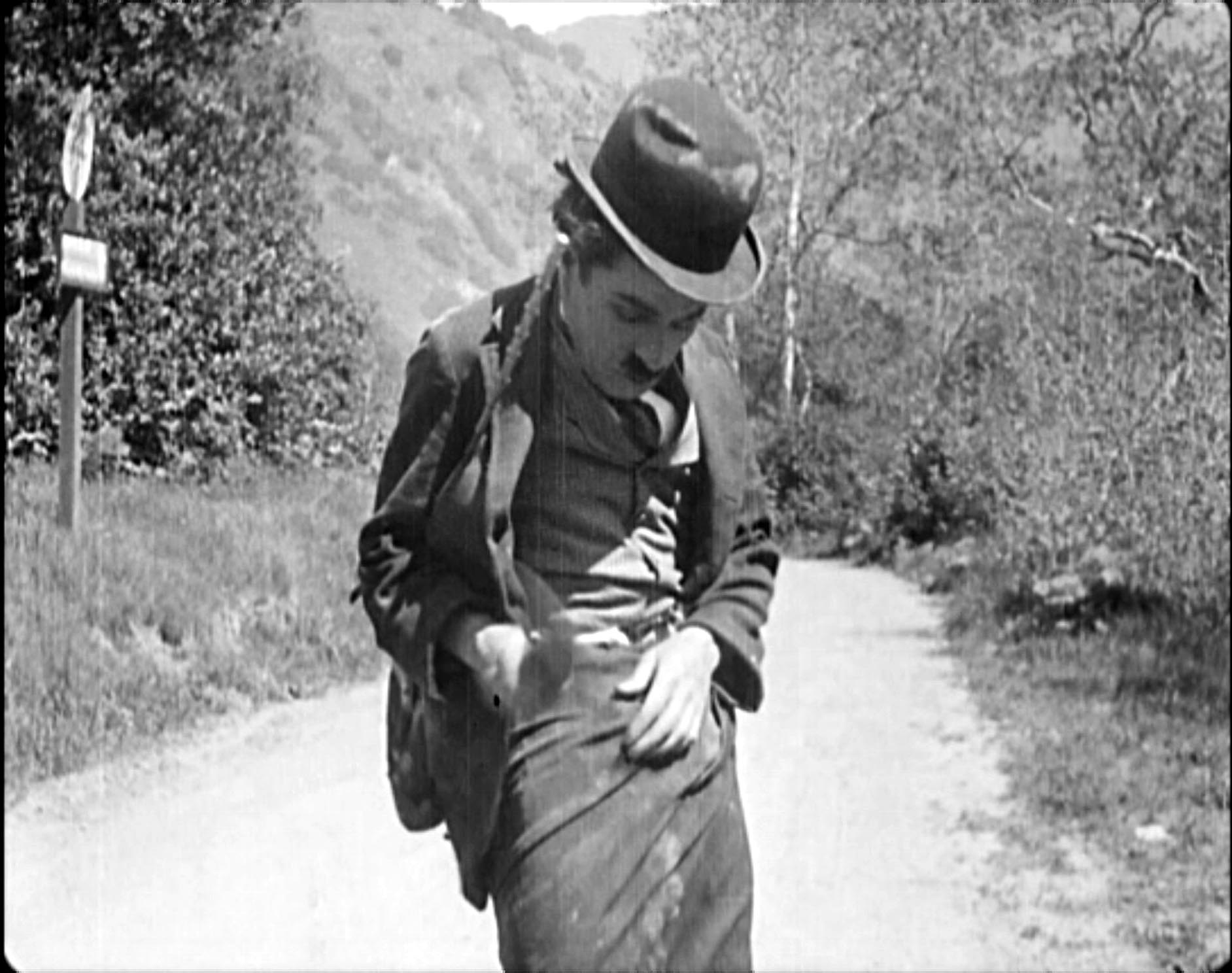 Ein Mann der Straße des Stummfilmkinos: Chaplins "The Tramp" (1915)